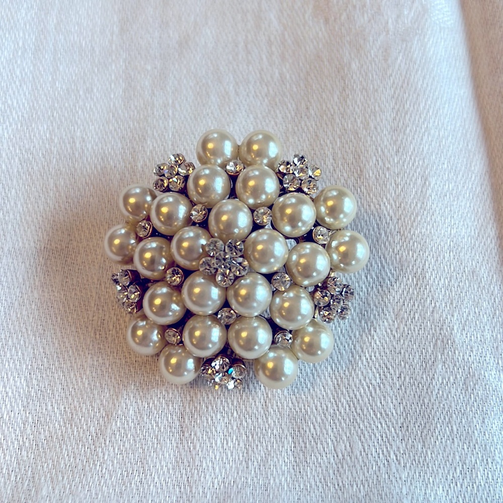 COPY - Banana Republic pin brooch, pearls and rhinestones